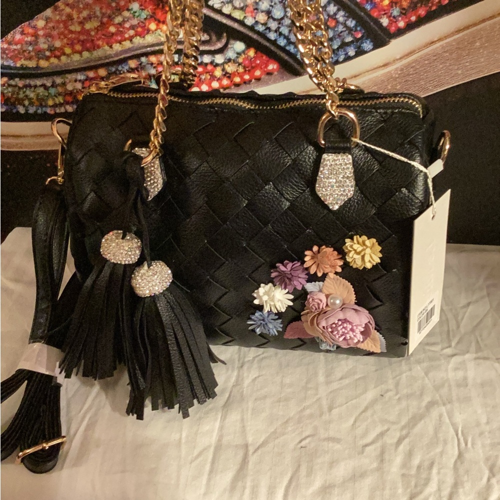 Elegant Black Woven Handbag with Floral Accents 🔥 - Picture 2 of 6